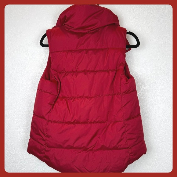 Old Navy Women Red Puffer Vest Quilted Stand Collar Snap Front Size M - Picture 2 of 3